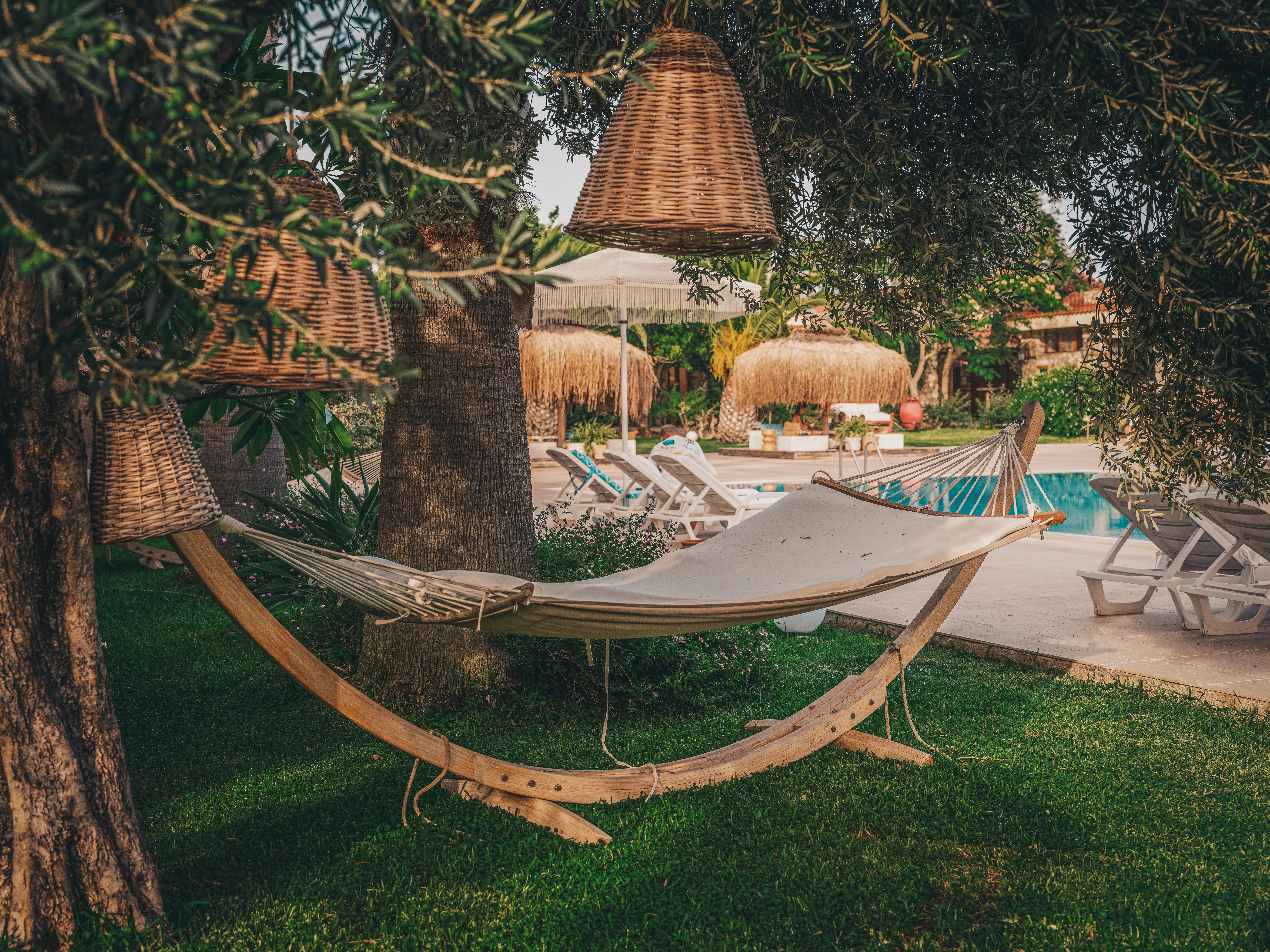 Bahçede hamak ve gölgelik
