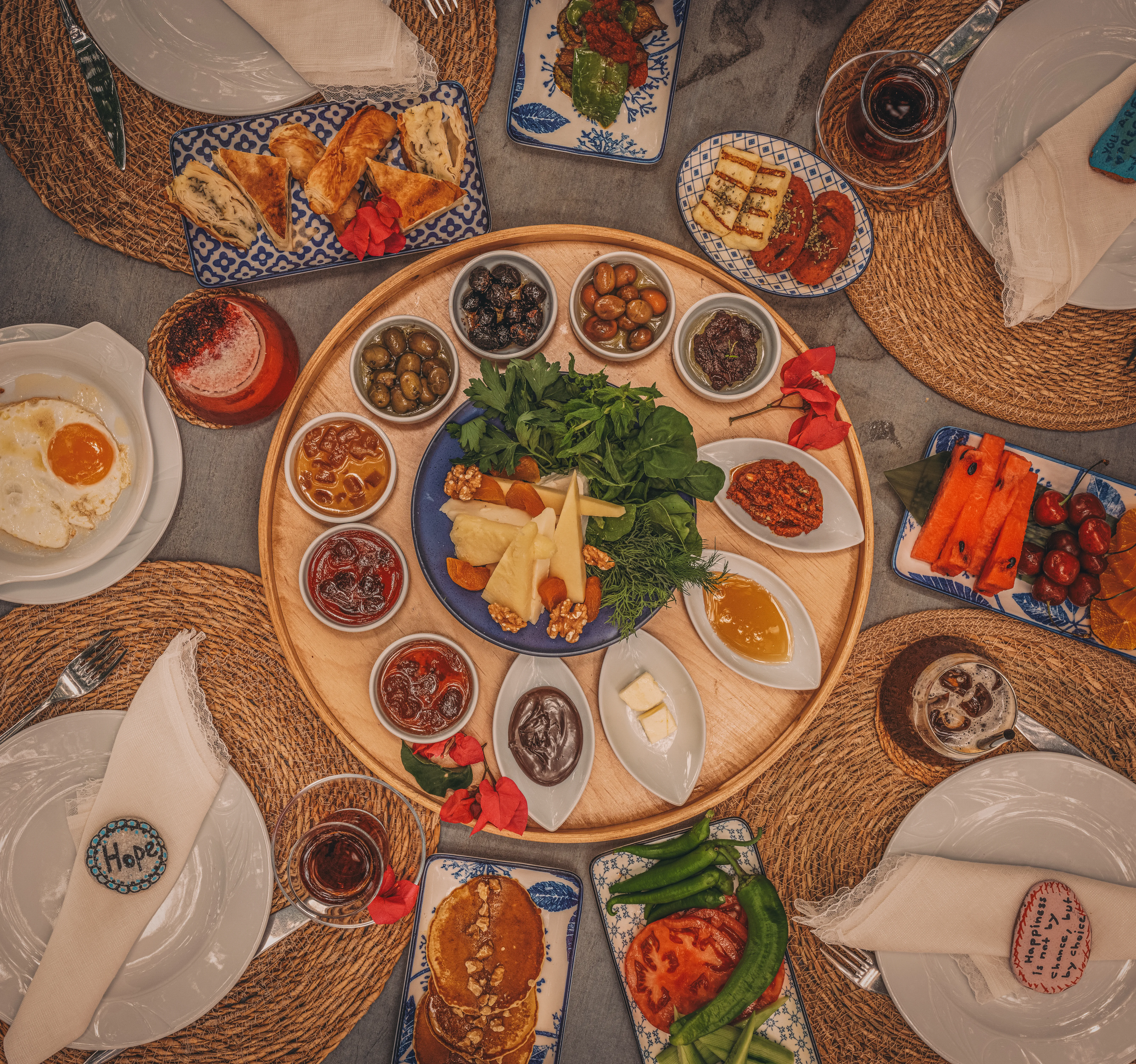 Zengin serpme kahvaltı